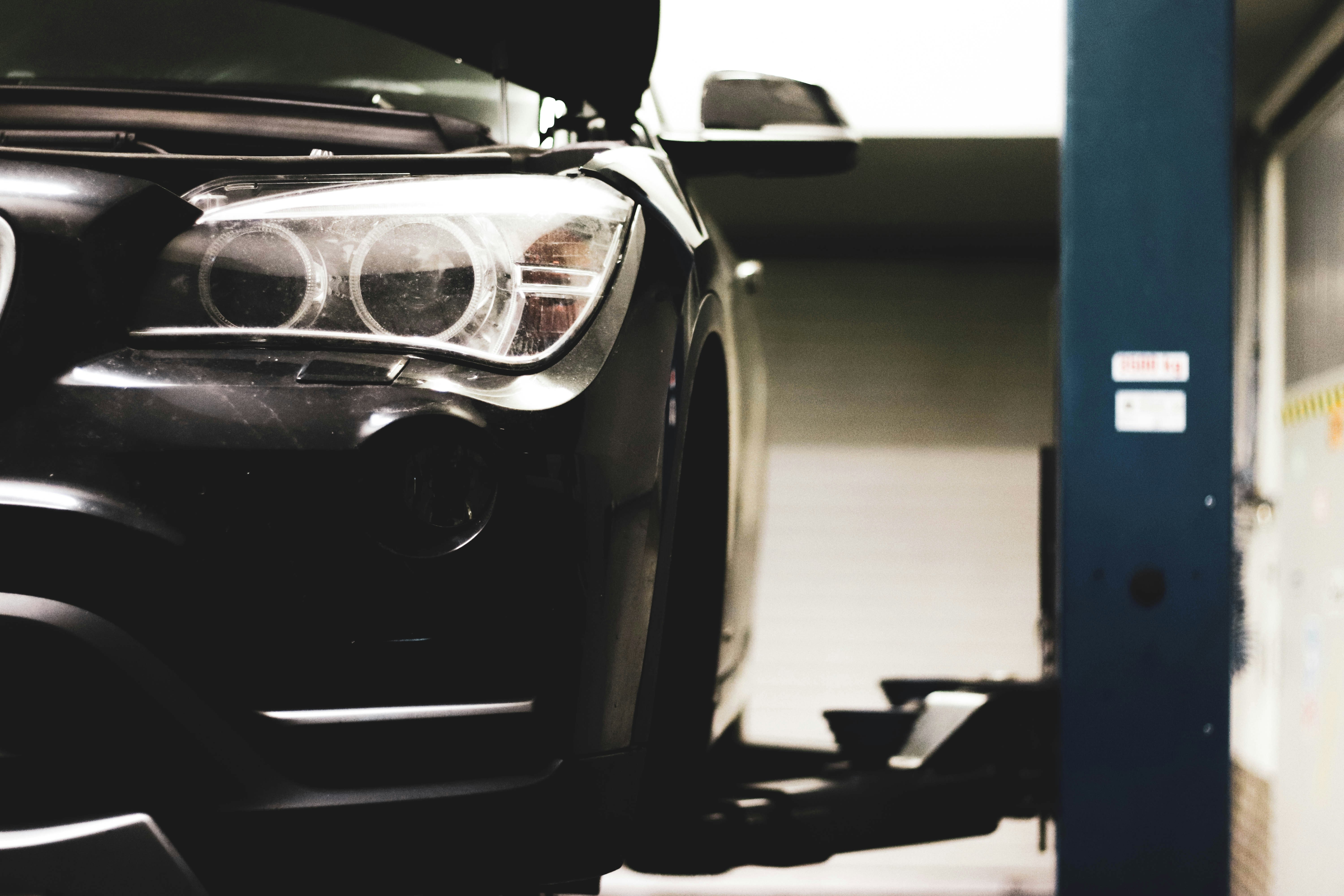 Taller Enginetronic Service — área de reparación